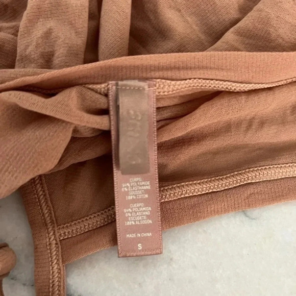 SKIMS SHEER SCULPT BODYSUIT B340 - Picture 4 of 5